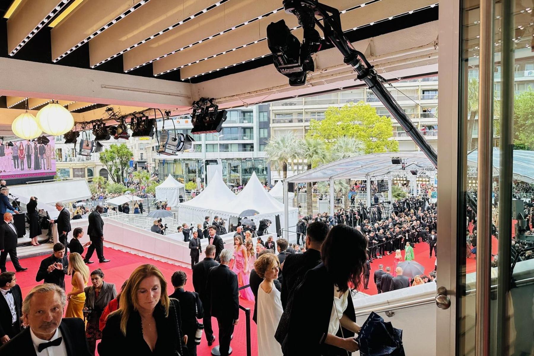 Ng - A 10 Mn Du Palais Des Festivals Cannes